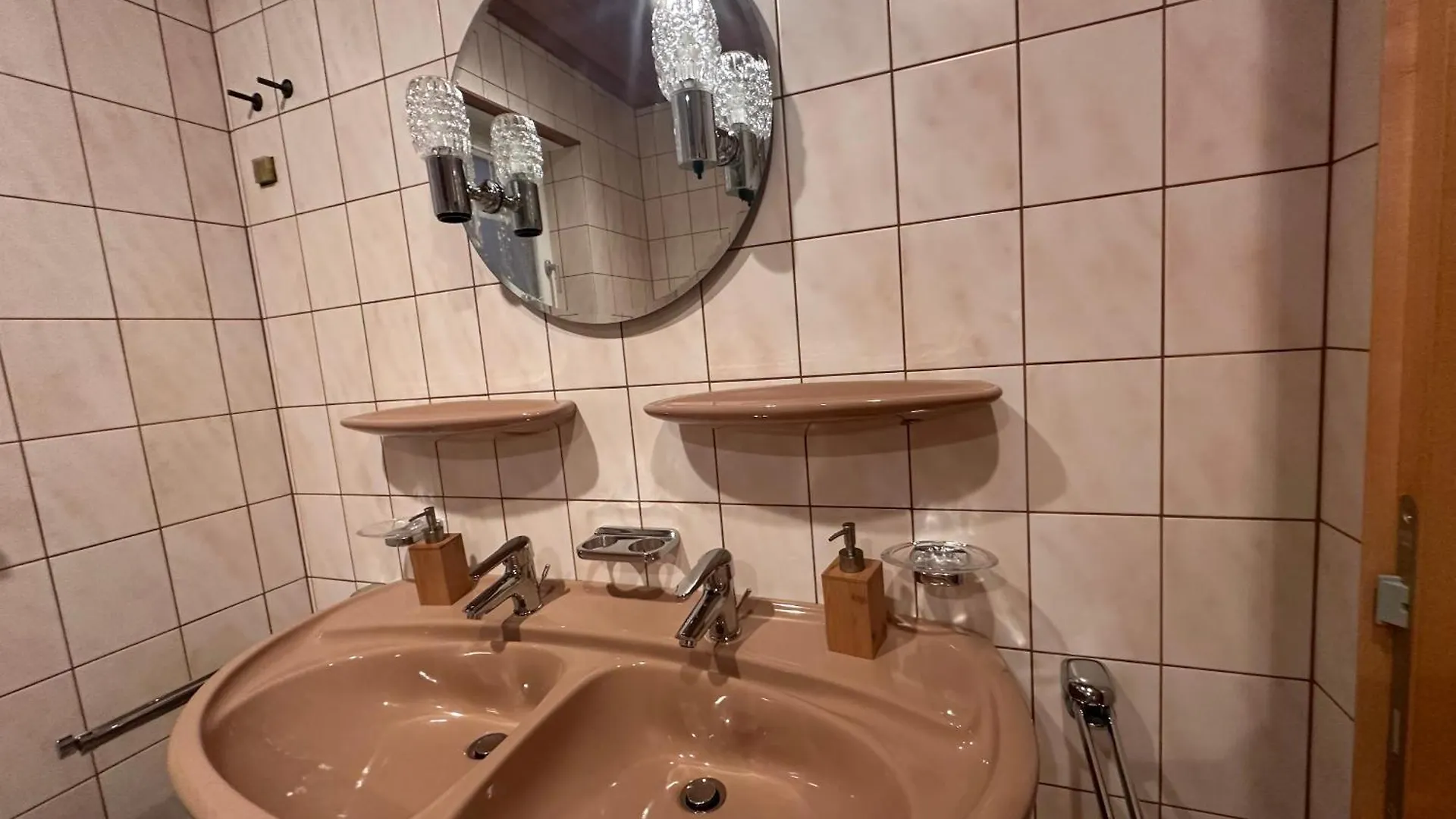 Oase1 Mit Parkplatz, Automatische Kaffeemaschine Und Kueche Apartment Untermeitingen
